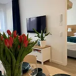Bliska 33 *