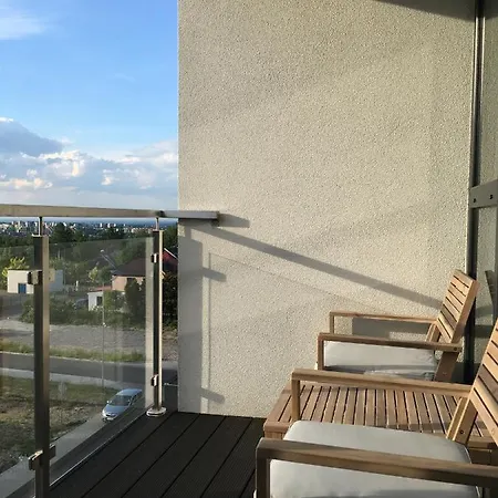 Bliska 33 *